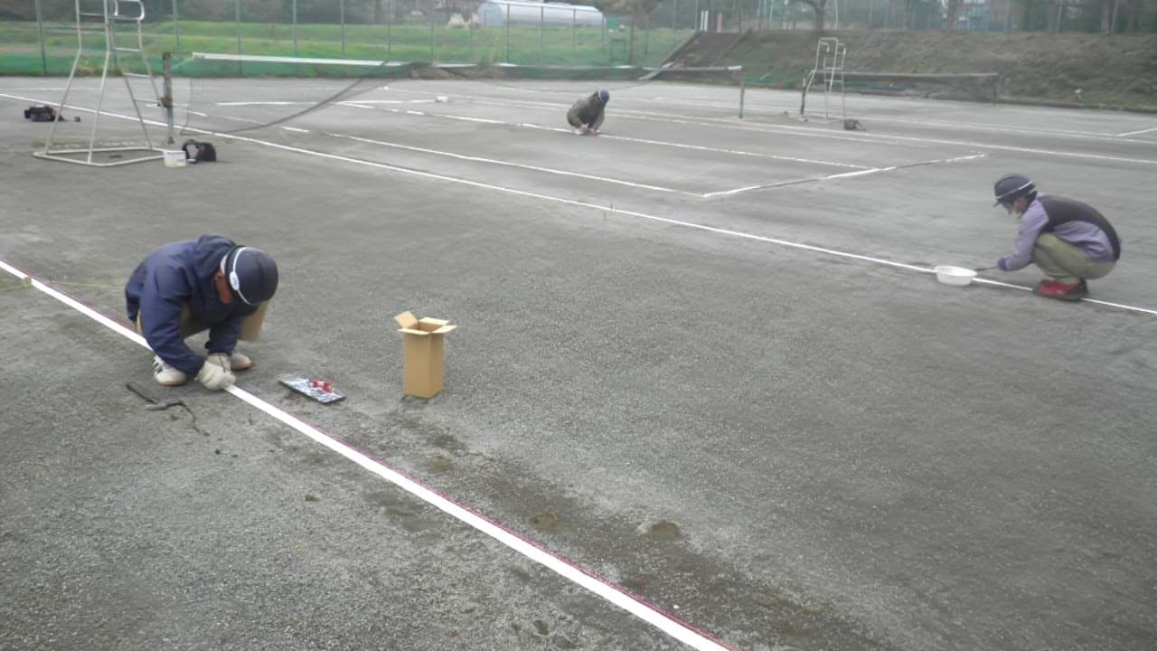 テニスのクレイコート施工中の写真