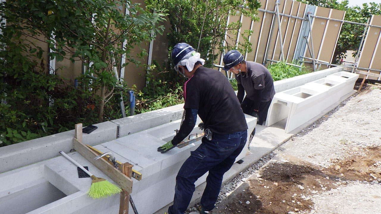 こども園排水溝新設工事の排水溝新設工事の施工中の写真